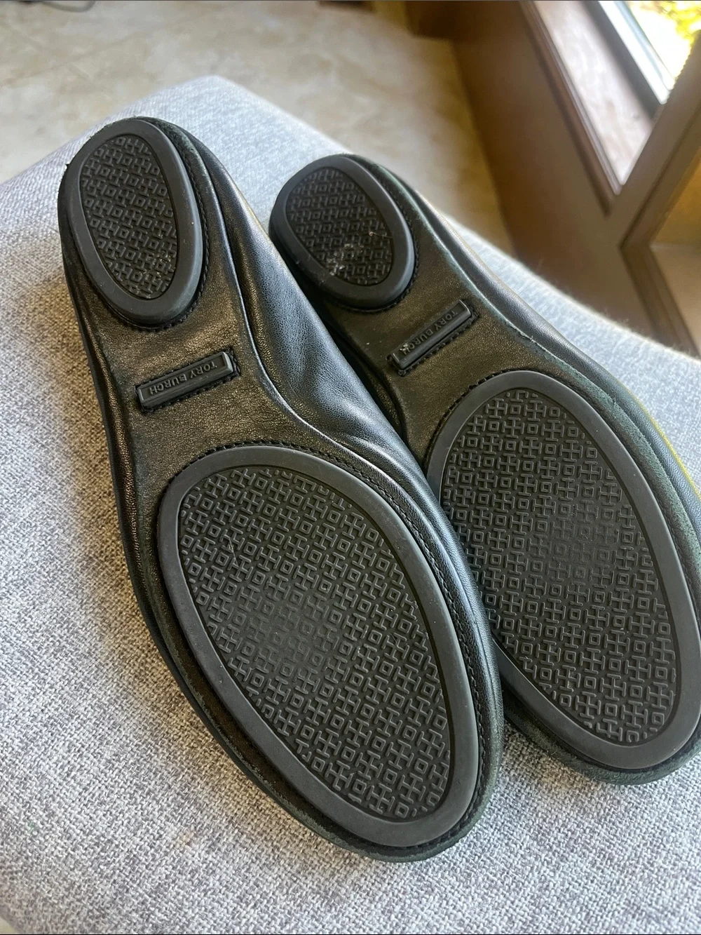Tory Burch Black Leather Logo Round-Toe Ballet Flats - Picture 3 of 9